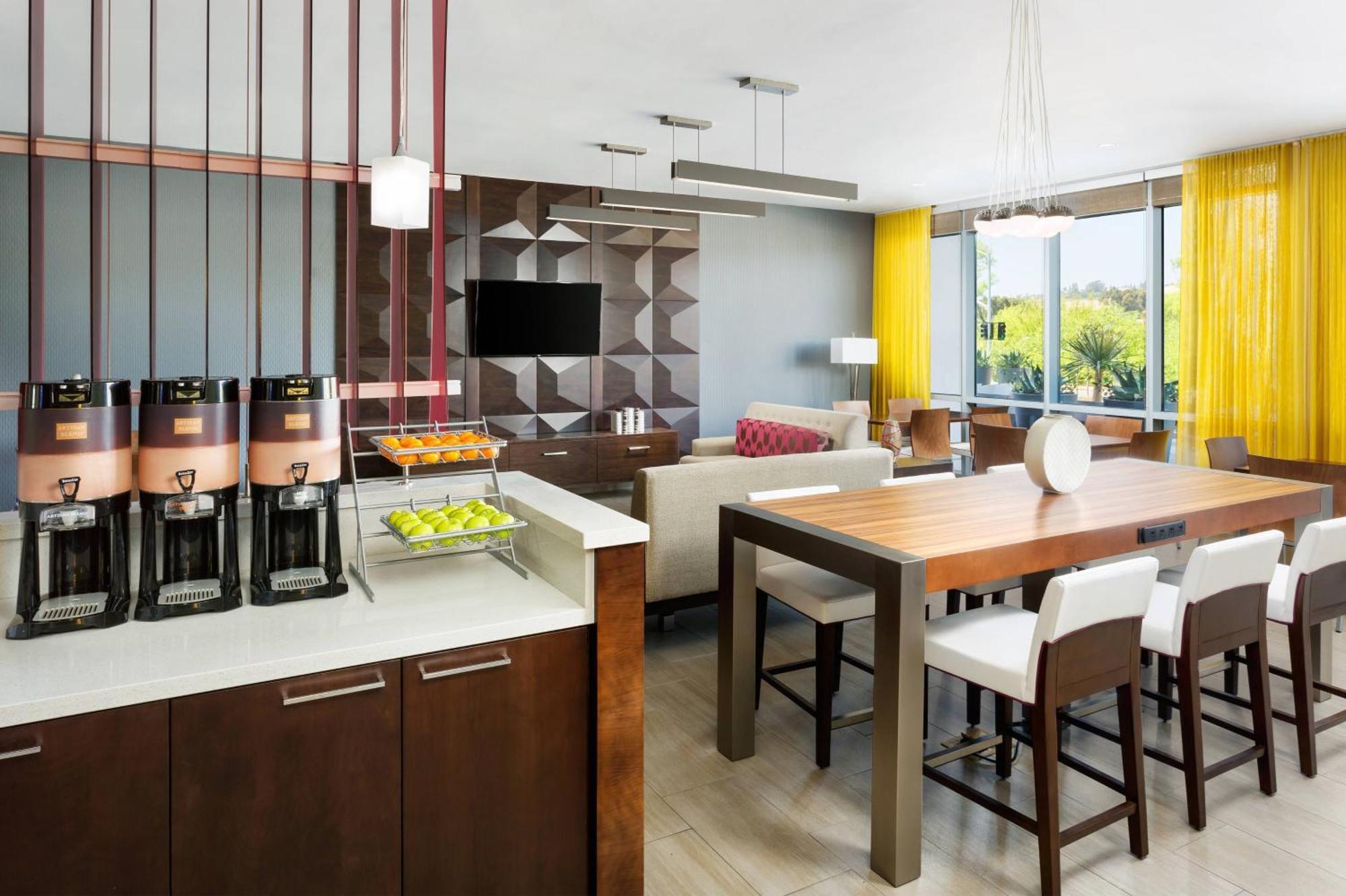 Hotel Springhill By Marriott Mission Valley 3*